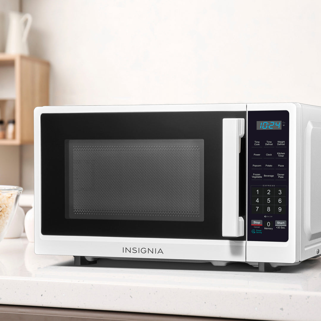 Insignia™ - .7 Cu. Ft. Compact Microwave - White_10