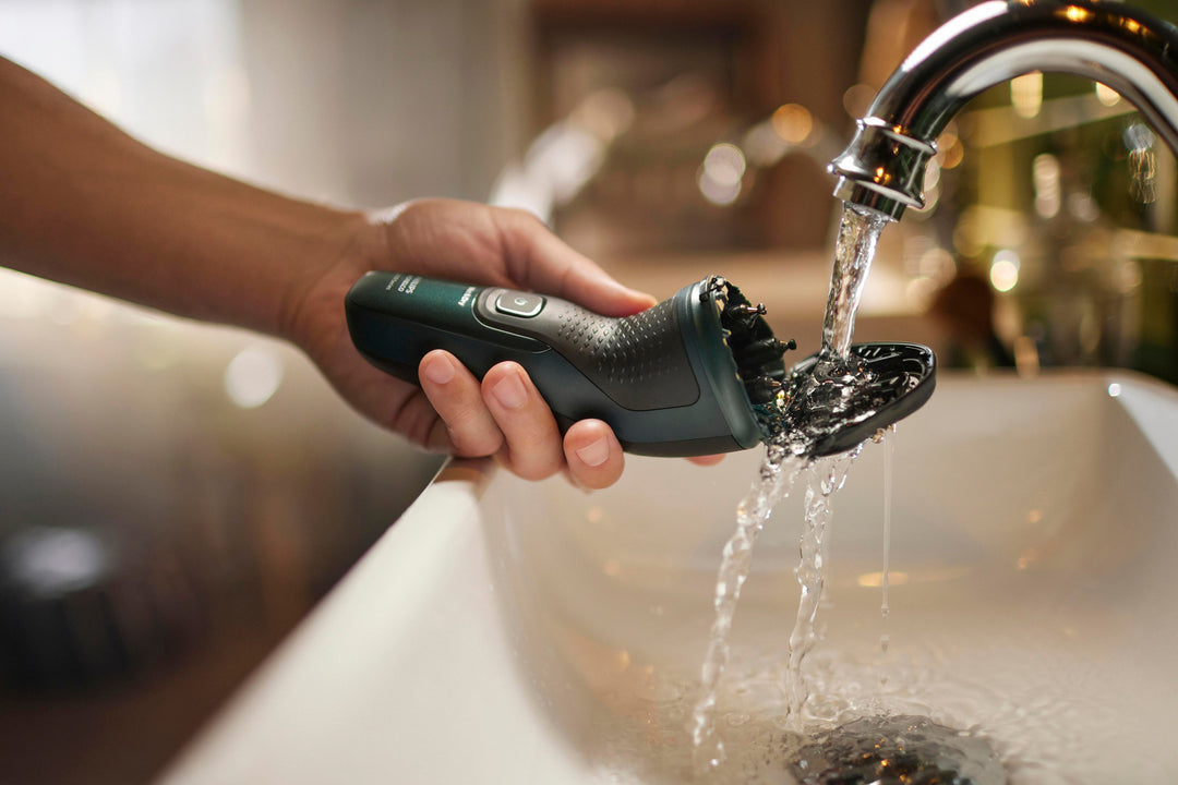 Philips Norelco Series 2600 Rechargeable Wet/Dry Electric Shaver - Forest Green_2