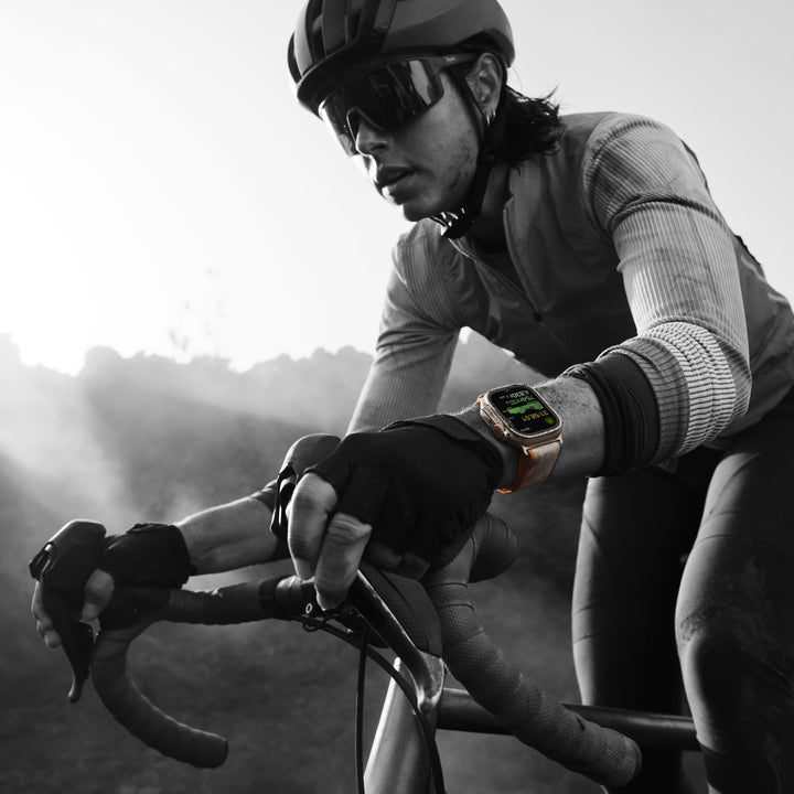 Apple Watch Ultra 2 GPS + Cellular 49mm Titanium Case with Green/Gray Trail Loop  (Medium/Large) - Titanium_3