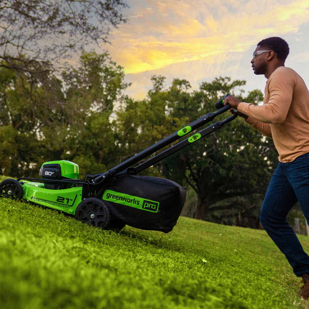Greenworks - Refurbished 80V 21" Self-Propelled Lawn Mower (1 x 4.0 Ah Battery and 1 x Charger) - Green_1
