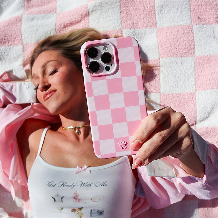 Velvet Caviar - Checkered MagSafe iPhone 15 Pro Case - Pink_6