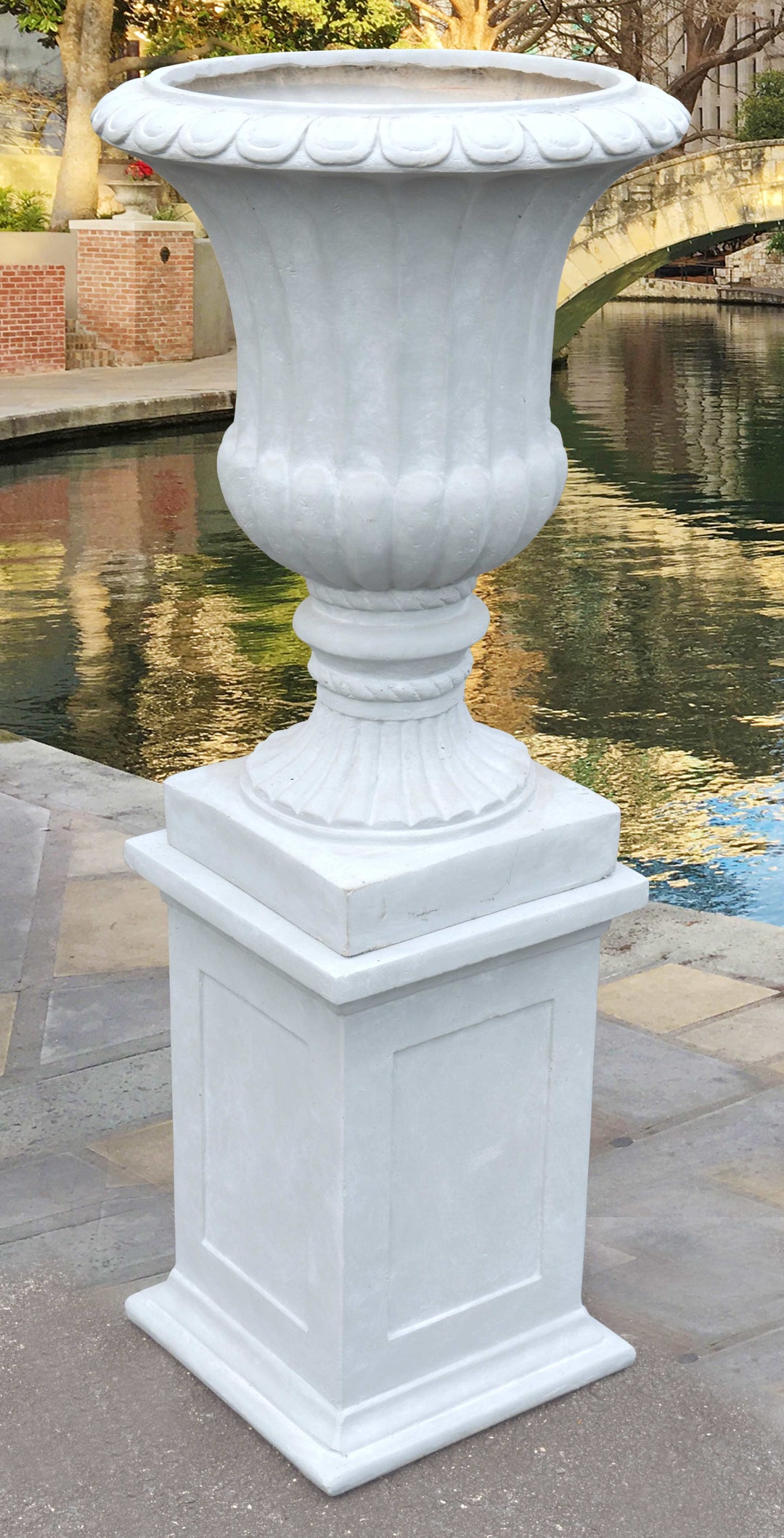 Graystone Vase on Pedestal (KIT)_0