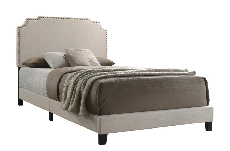 Tamarac Upholstered Nailhead Full Bed Beige_1