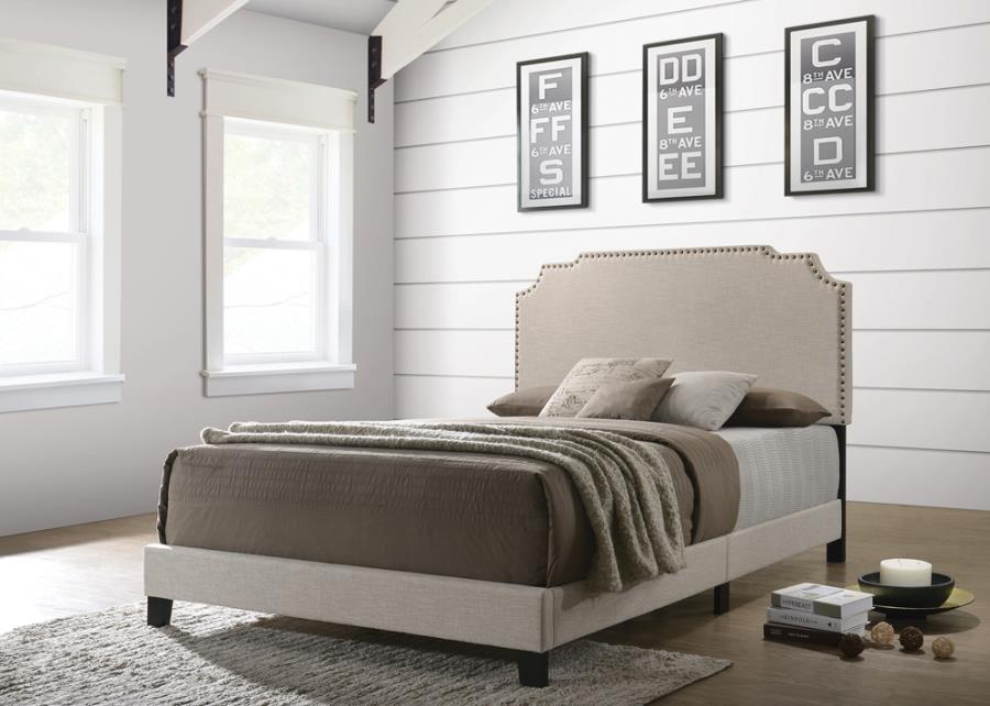 Tamarac Upholstered Nailhead Full Bed Beige_0