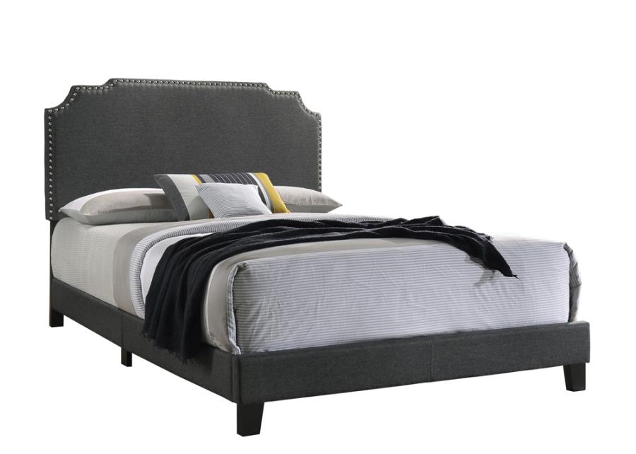 Tamarac Upholstered Nailhead Full Bed Grey_1