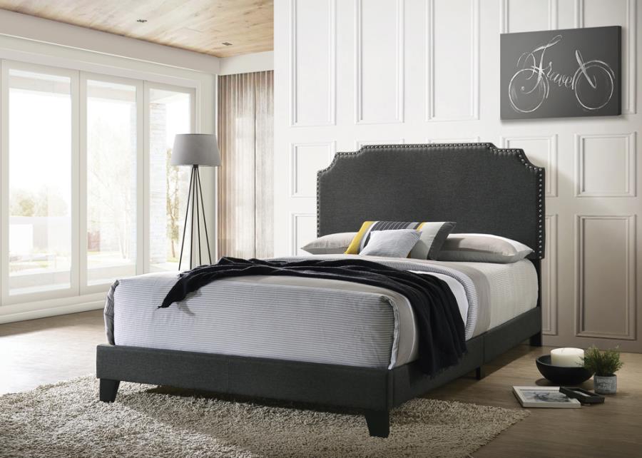 Tamarac Upholstered Nailhead Full Bed Grey_0