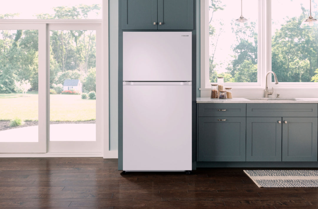 Samsung - 17.6 Cu. Ft. Top-Freezer Refrigerator - White_7