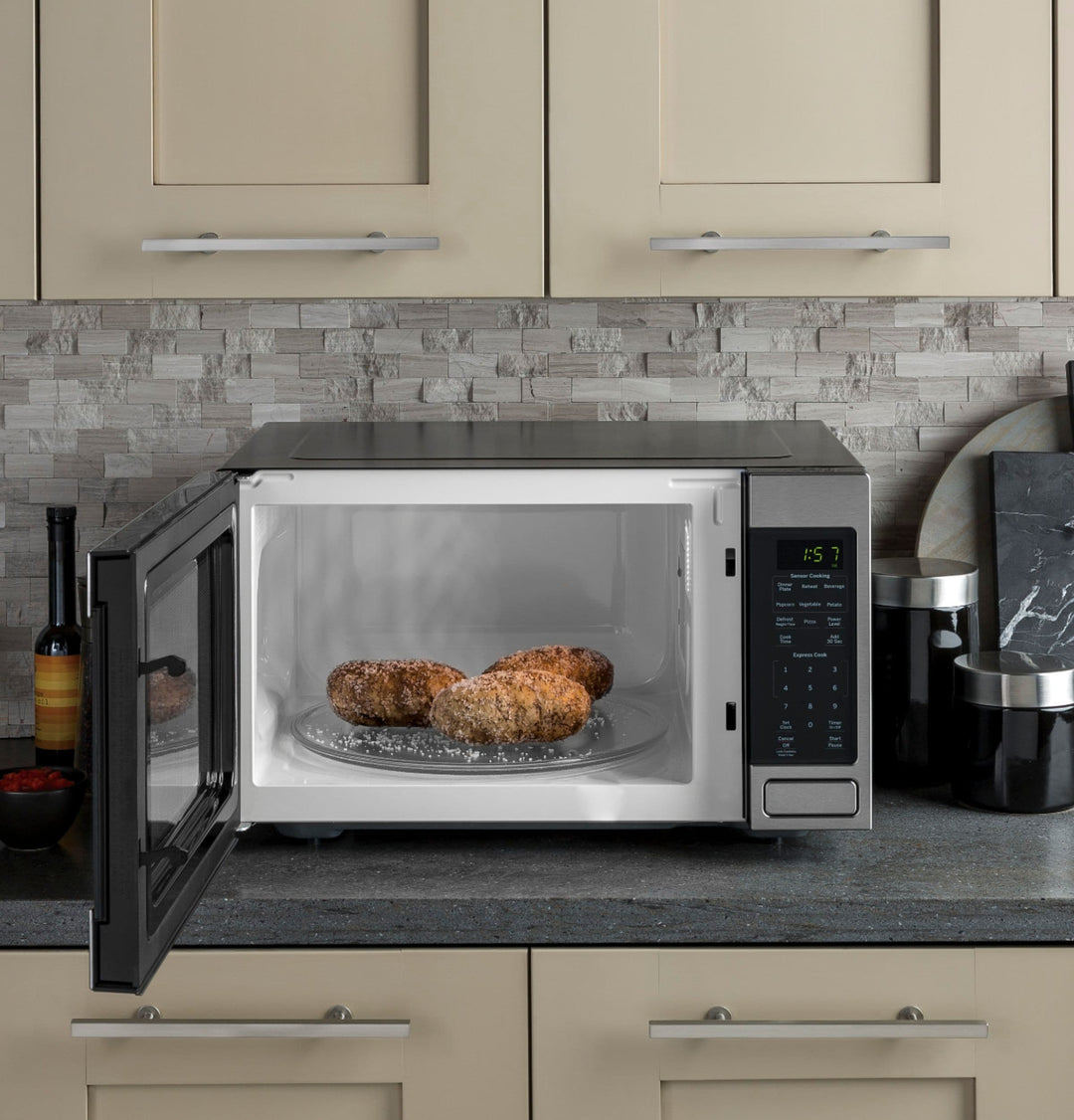 GE - 1.6 Cu. Ft. Microwave with Sensor Cooking - Stainless steel_3
