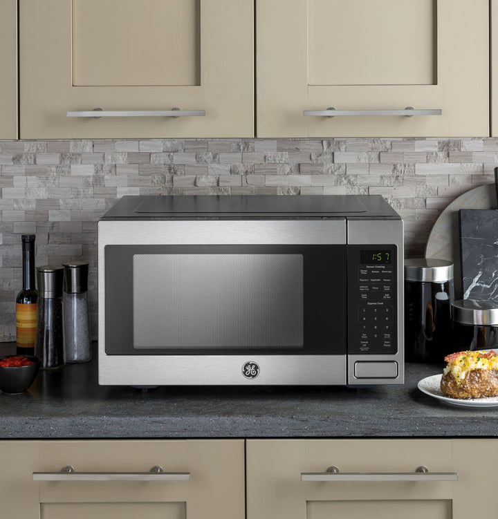 GE - 1.6 Cu. Ft. Microwave with Sensor Cooking - Stainless steel_2