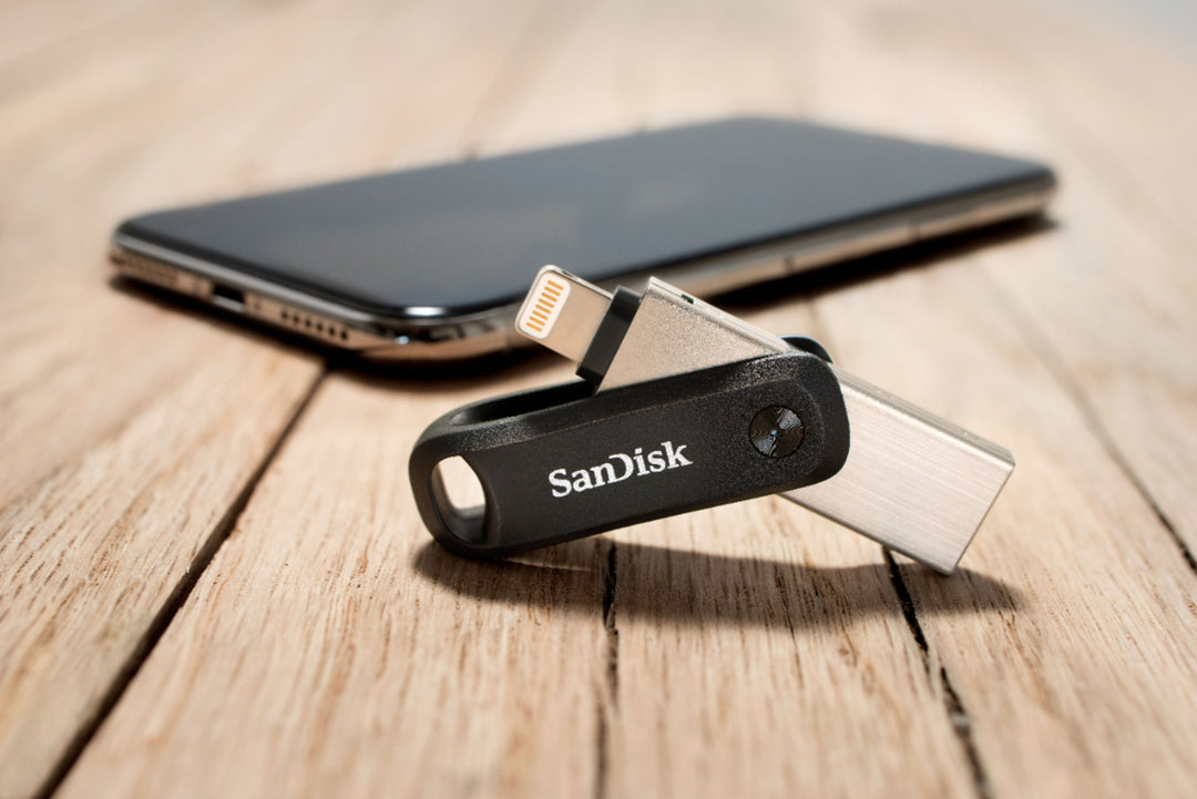 SanDisk - iXpand Flash Drive Go 128GB USB 3.0 Type-A to Apple Lightning for iPhone & iPad - Black / Silver_4