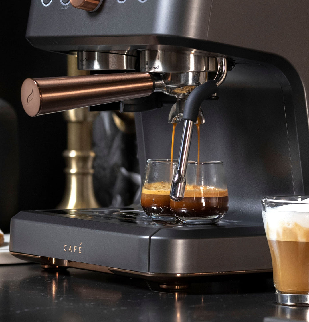 Café - Bellissimo Semi-Automatic Espresso Machine with 15 bars of pressure, Milk Frother, and Built-In Wi-Fi - Matte Black_2