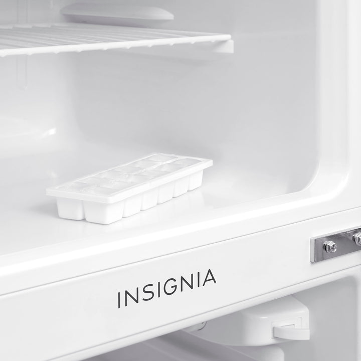 Insignia™ - 4.5 Cu. Ft. Retro Mini Fridge with Top Freezer - Mint_3