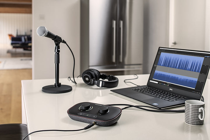 Focusrite - Vocaster One USB audio interface for solo podcasts - record broadcast quality with ease!_5