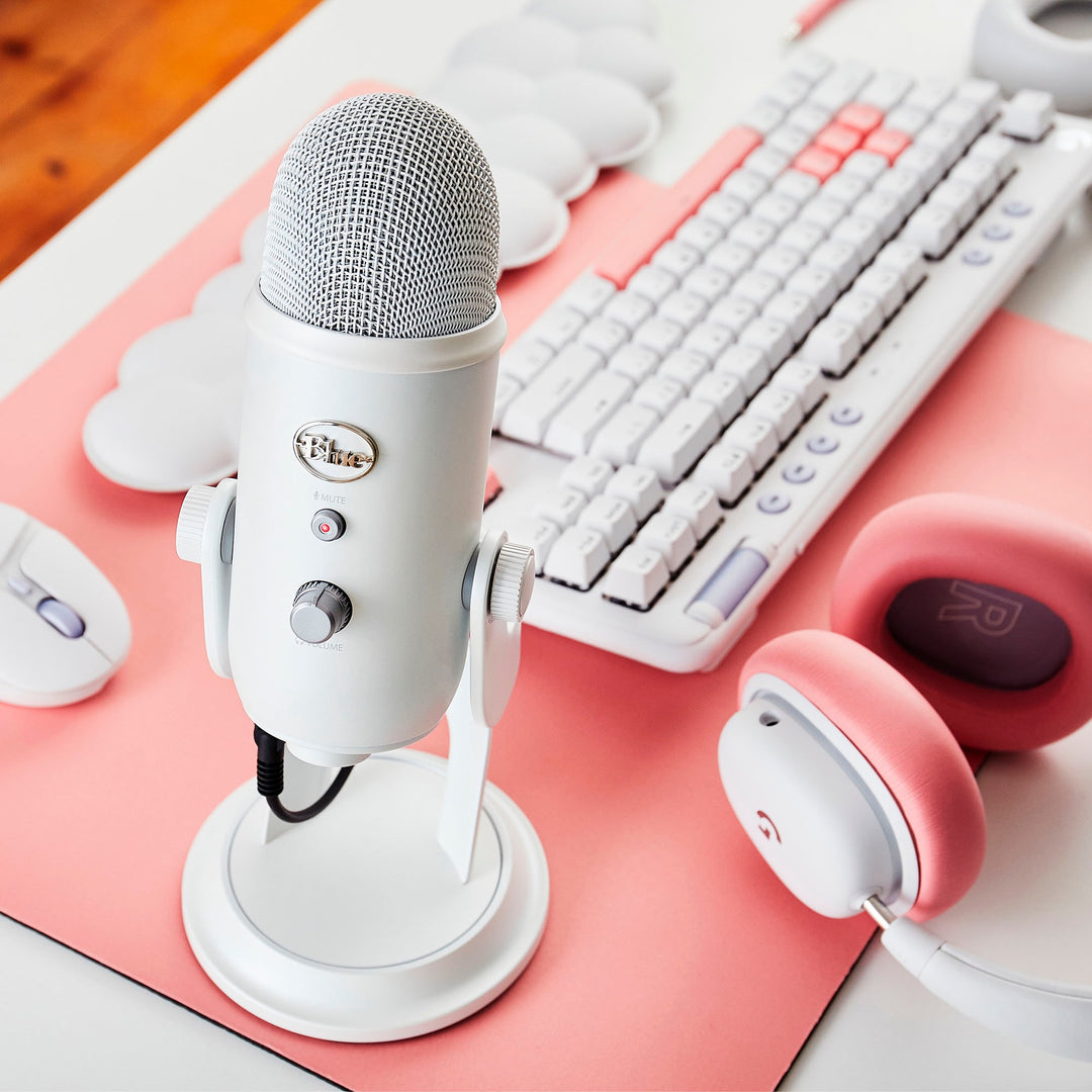 Logitech - Blue Yeti Professional Multi-Pattern USB Condenser Gaming Microphone with Exclusive Streamlabs Themes_6