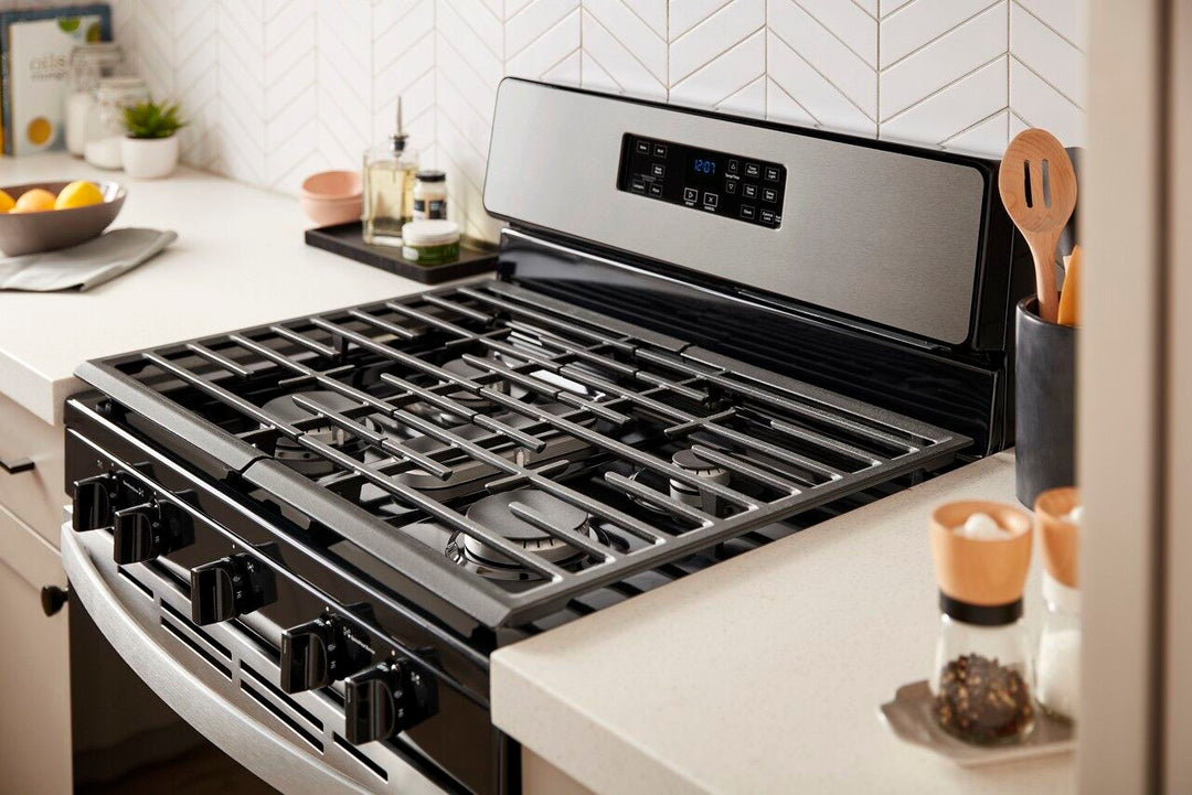 Whirlpool - 5.1 Cu. Ft. Freestanding Gas Range with Edge to Edge Cooktop - Stainless steel_15