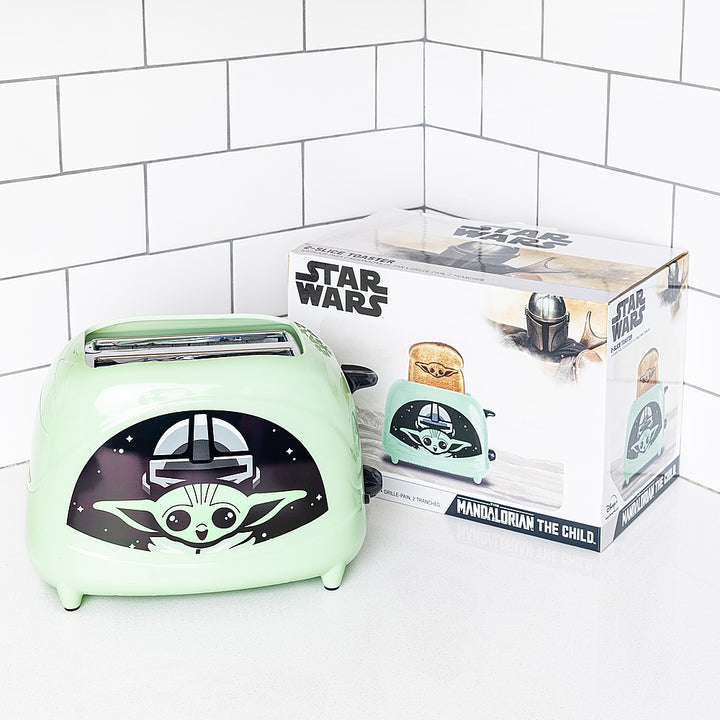 Uncanny Brands Star Wars The Mandalorian The Child 2-Slice Toaster- Toasts Baby Yoda onto Your Toast - Green_3
