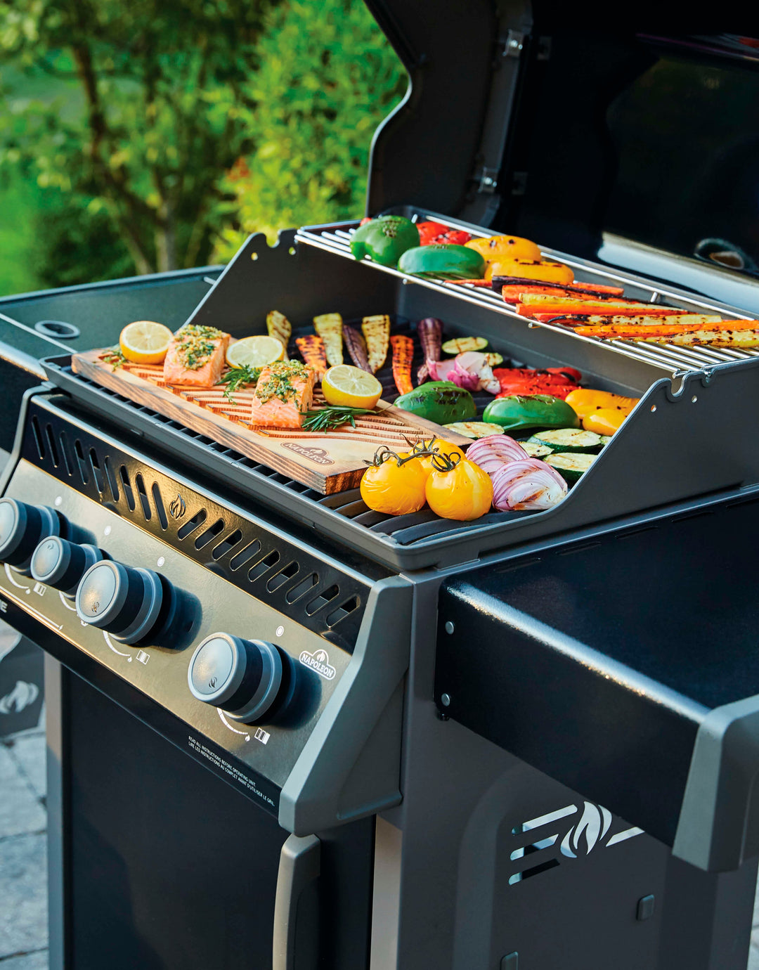 Napoleon - Rogue 425 Propane Gas Grill with Side Burner and Grill Cover - Black_2