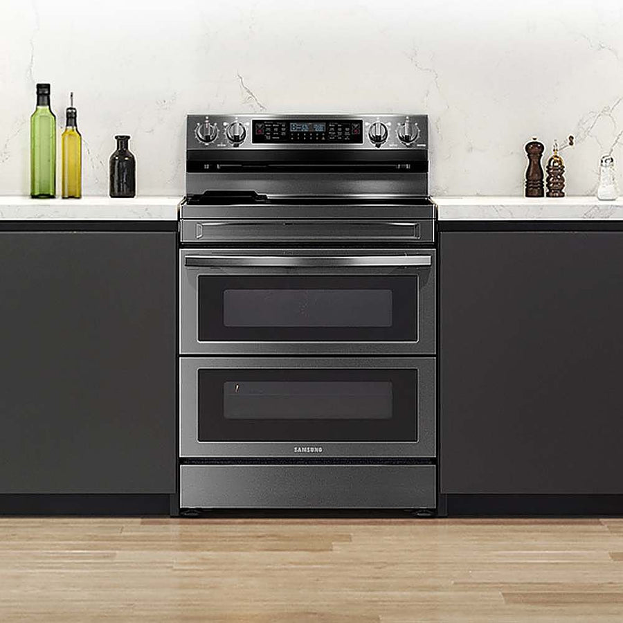 Samsung - 6.3 cu. ft. Smart Freestanding Electric Range with Flex Duo, No-Preheat Air Fry & Griddle - Black Stainless Steel_0