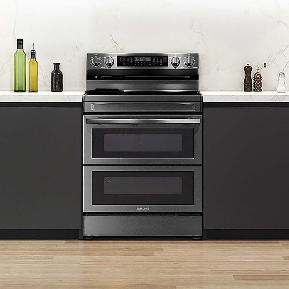 Samsung - 6.3 cu. ft. Smart Freestanding Electric Range with Flex Duo, No-Preheat Air Fry & Griddle - Black Stainless Steel_0