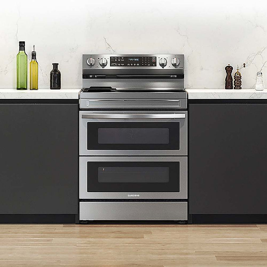 Samsung - 6.3 cu. ft. Smart Freestanding Electric Range with Flex Duo, No-Preheat Air Fry & Griddle - Stainless Steel_0