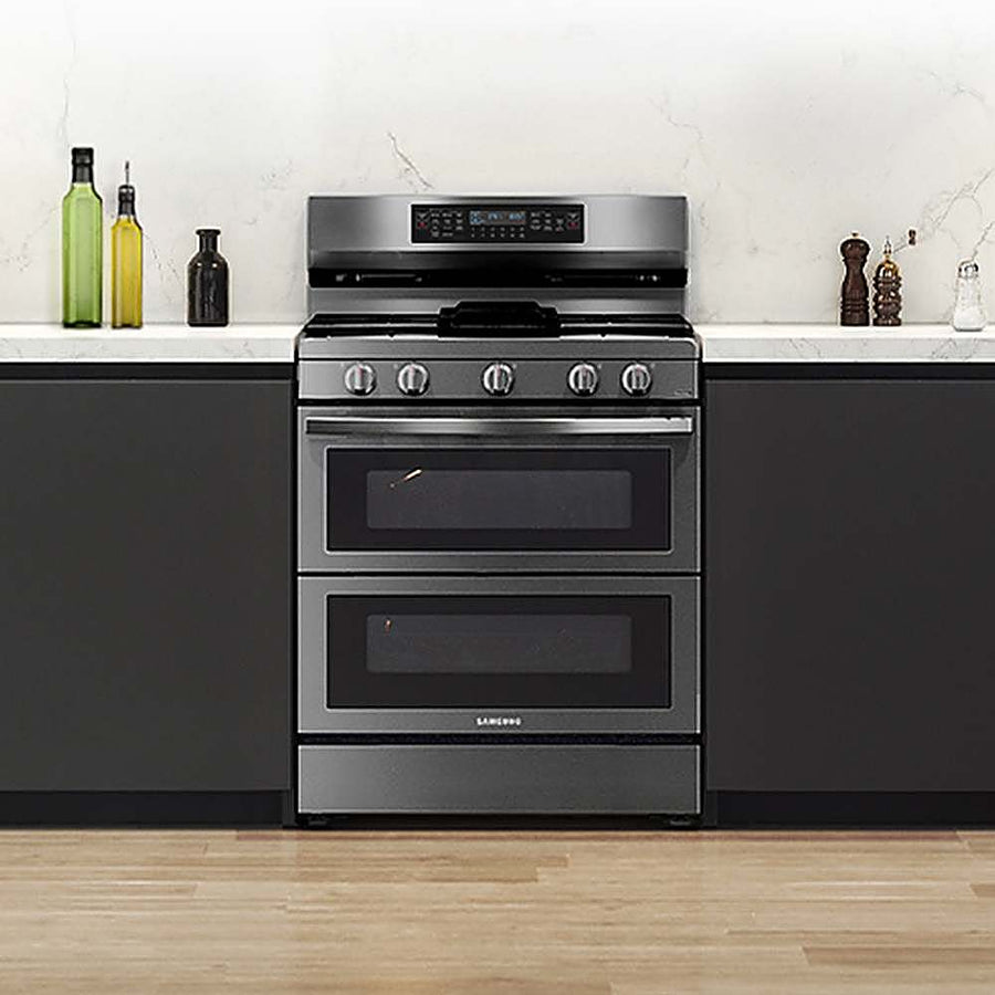 Samsung - 6.0 cu. ft. Smart Freestanding Gas Range with Flex Duo & Air Fry - Black Stainless Steel_0