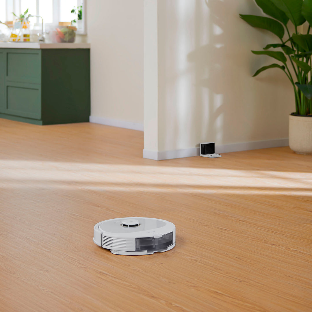 Roborock - Q8 Max Wi-Fi Connected Robot Vacuum and Mop, DuoRoller Brush, 5500 Pa Strong Suction, Pet Hair Pick-up - White_1