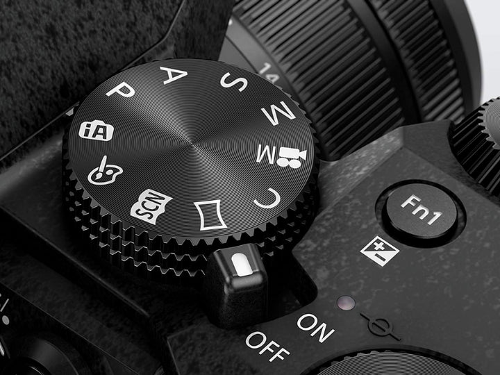 Panasonic - LUMIX G7 Mirrorless 4K Photo Digital Camera Body with 14-42mm f3.5-5.6 II Lens - DMC-G7KK - Black_4